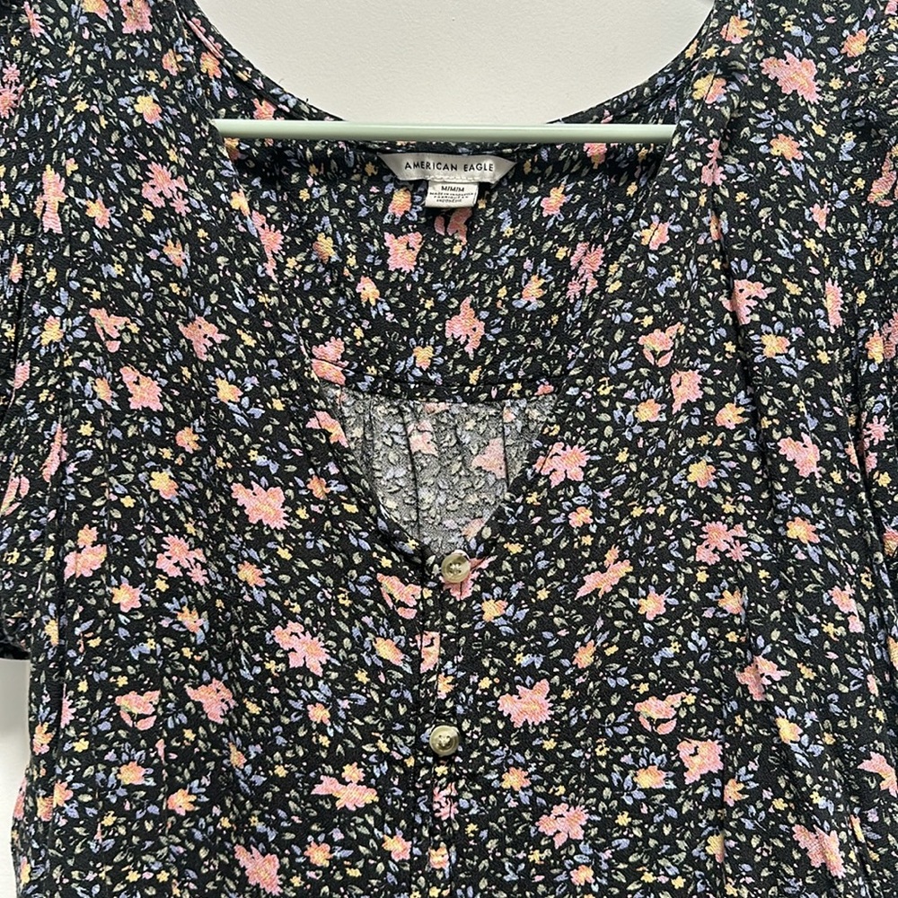 American Eagle Blue Floral Print Flowy Cropped Shirt Size Medium - Picture 2 of 6